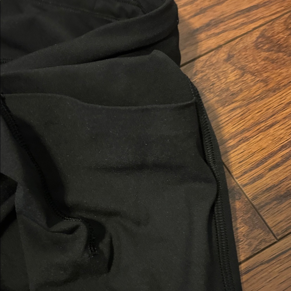 lululemon Jet Black Leggings size 6. 28 inch inseam. - Picture 3 of 7